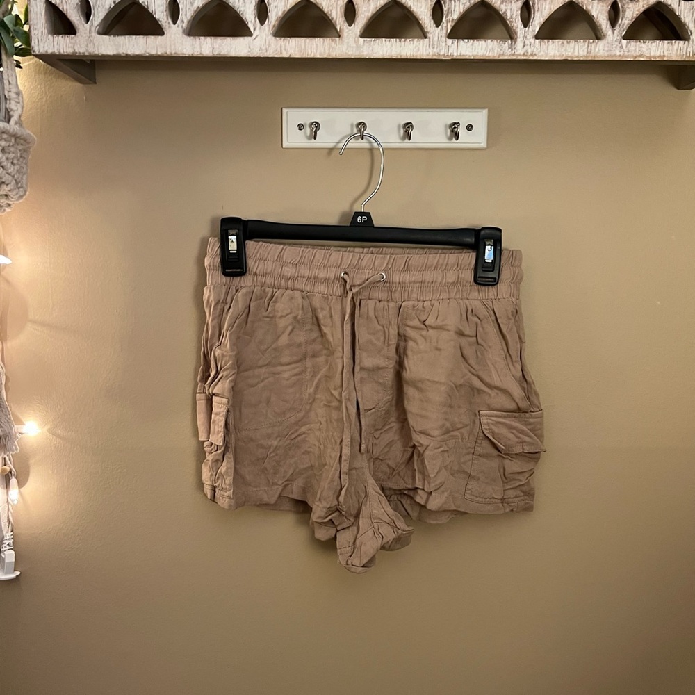 Forever 21 tan shorts size M